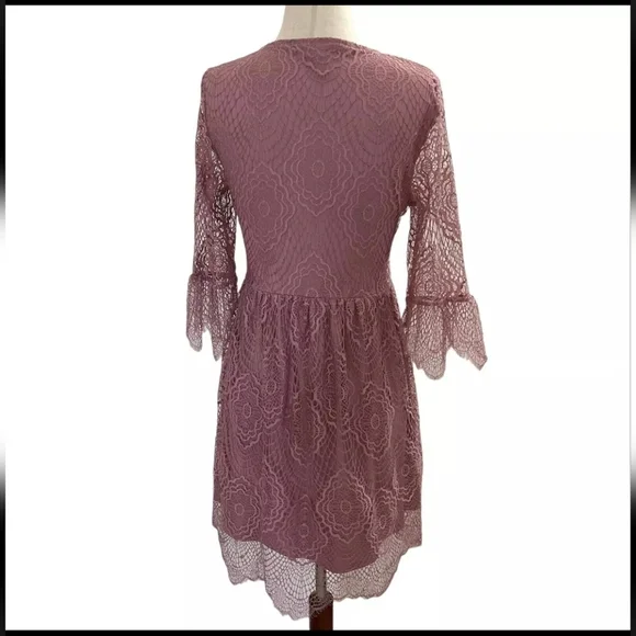 Express mauve lace deep V neck dress - Picture 6 of 7